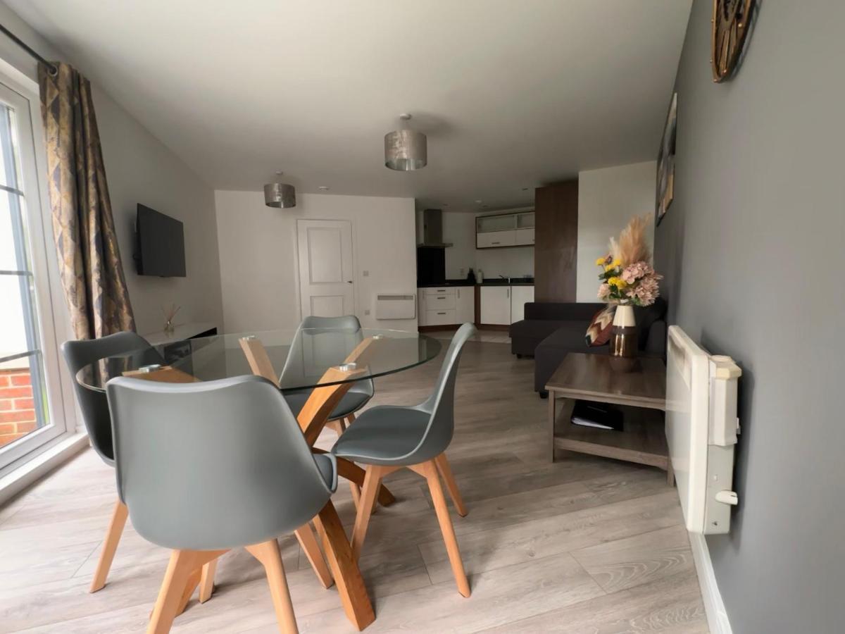 Luxury Apartments - Wallis Square, Farnborough Φάρνμπορο Εξωτερικό φωτογραφία