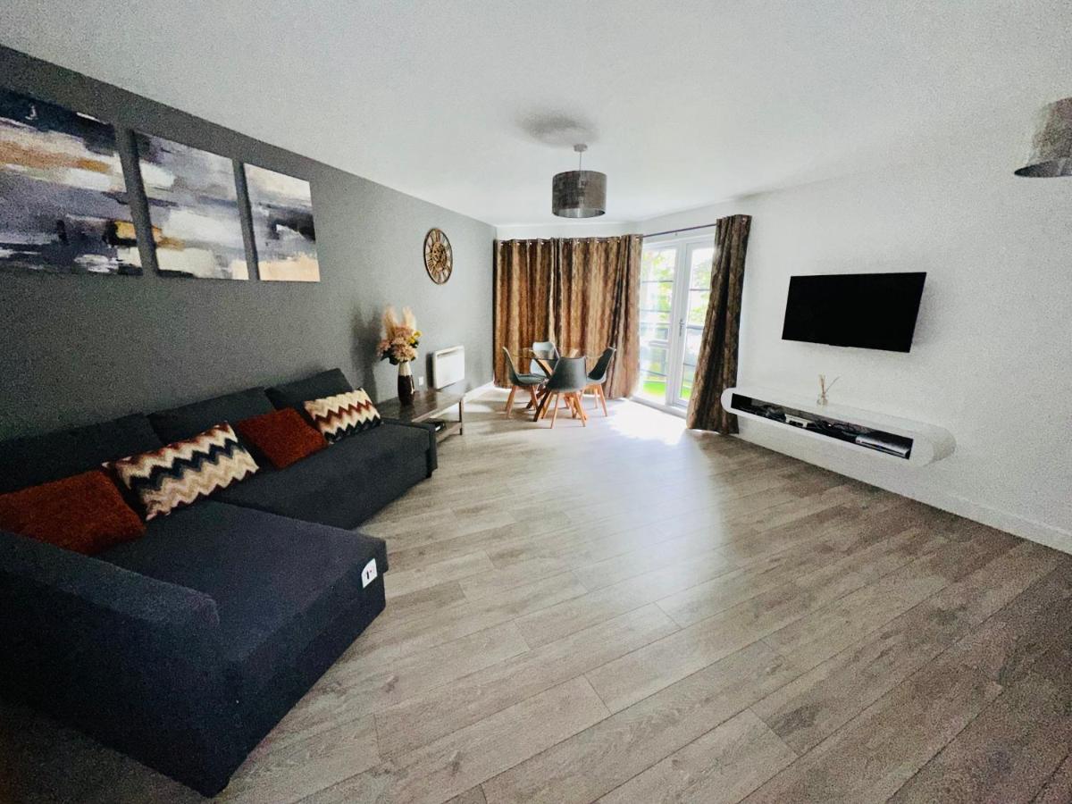 Luxury Apartments - Wallis Square, Farnborough Φάρνμπορο Εξωτερικό φωτογραφία